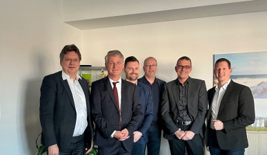 MBMV InnoTour in Greifswald. Auf dem Gruppenfoto sind Minister Reinhard Meyer, Dr. Thomas Drews, Mario Mietsch, Jens Körtge, Nis-Peter Beck und Dr. Stefan Tews zu sehen.