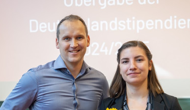 Danny Jäckel und Nelge Bergmann bei der Übergabe des Deutschlandstipendiums
